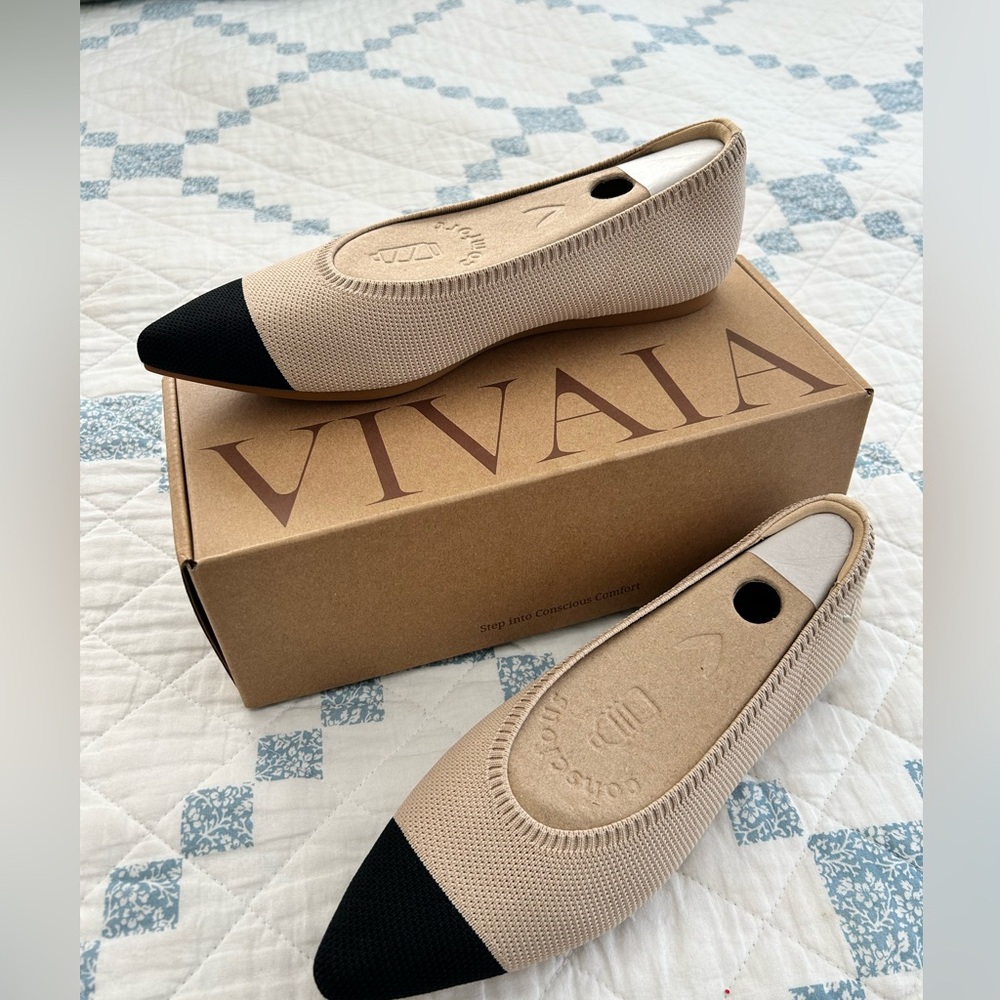 New in box Vivaia Aria 5 in almond and black SIZE 7.5